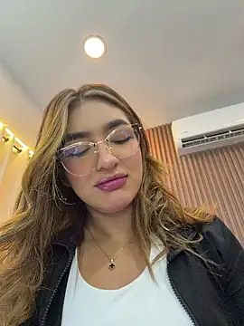 Snapshot of jenn_fit chatting on April 2026 01:40:02 AM jenn fit online show from April 2026 01:40:02 AM