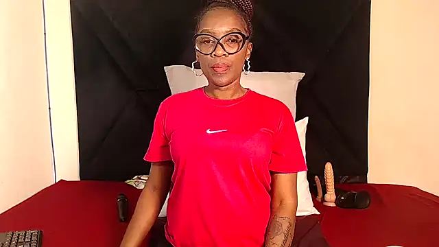 Yummychoklit online show from May 2026 01:06:02 PM