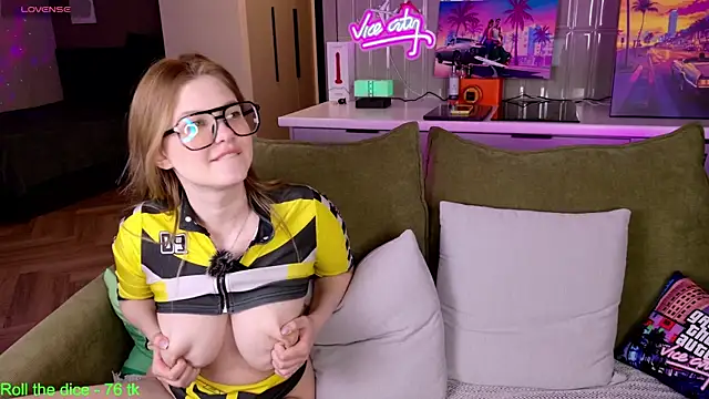 Snapshot of shes_rebel chatting on April 2026 08:00:02 PM shes rebel online show from April 2026 08:00:02 PM
