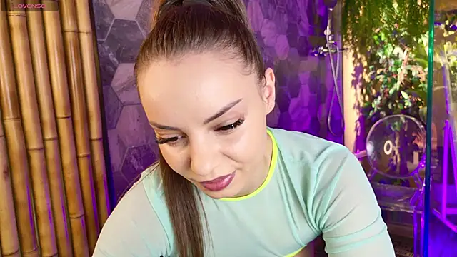 Snapshot of shes_rebel chatting on October 2025 04:29:02 PM shes rebel online show from October 2025 04:29:02 PM