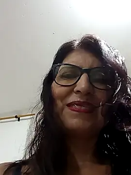 Snapshot of swity_foster chatting on November 2025 12:59:02 AM swity foster online show from November 2025 12:59:02 AM