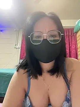 melyiaaa online show from May 2026 02:14:01 PM