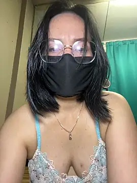 melyiaaa online show from February 2026 03:42:01 PM