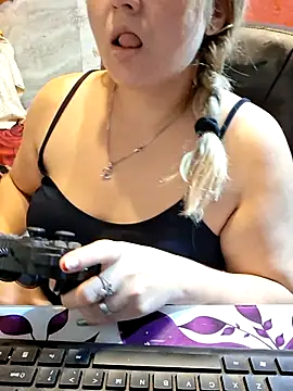 qSensi online show from December 2025 11:37:02 PM