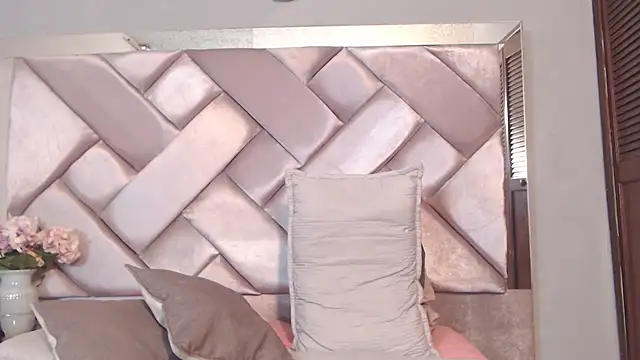 Ashleyroberst online show from June 2026 12:21:02 PM