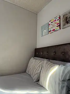 Ashleyroberst online show from July 2026 01:39:02 PM