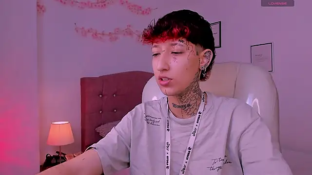 Luci Rose online show from May 2026 12:11:02 PM