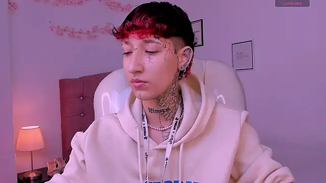 Luci Rose online show from April 2026 08:00:02 PM