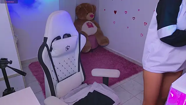 BrunetteAdams001 online show from February 2026 03:51:02 AM