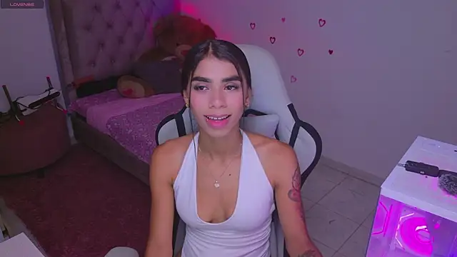 BrunetteAdams001 online show from April 2026 03:43:02 AM