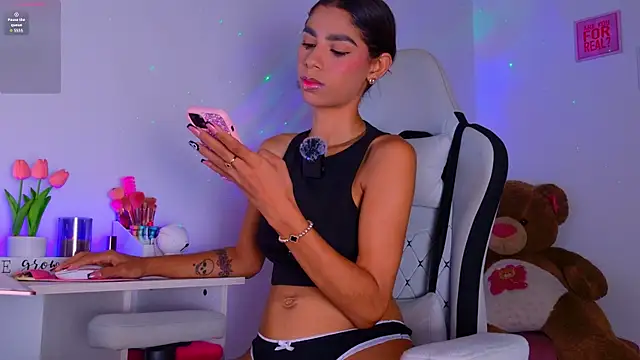 BrunetteAdams001 online show from November 2025 05:44:01 AM