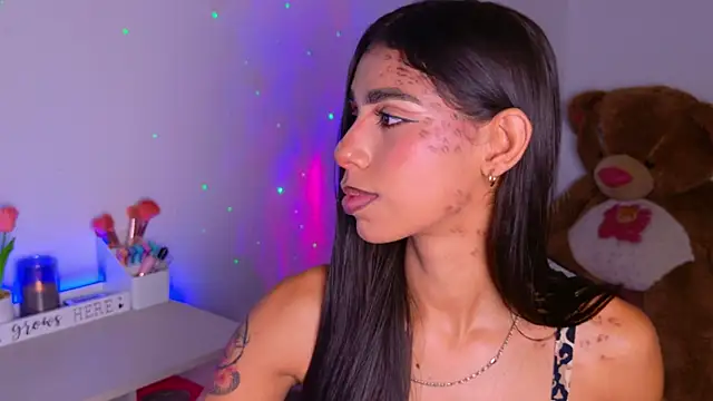 BrunetteAdams001 online show from October 2025 03:16:01 AM