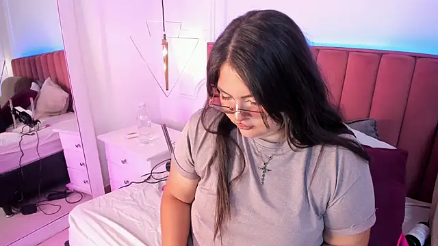 Tessa Sinclaire online show from April 2026 09:38:02 PM