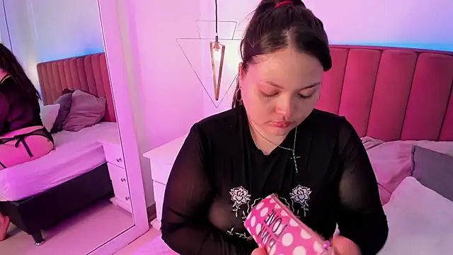 Tessa Sinclaire online show from April 2026 08:44:02 PM