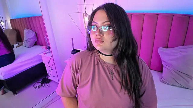 Tessa Sinclaire online show from March 2026 10:00:02 PM