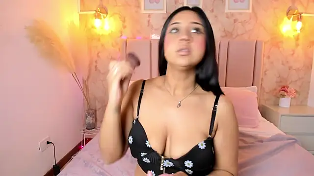 Snapshot of Isa_lux chatting on October 2025 04:03:01 AM Isa lux online show from October 2025 04:03:01 AM