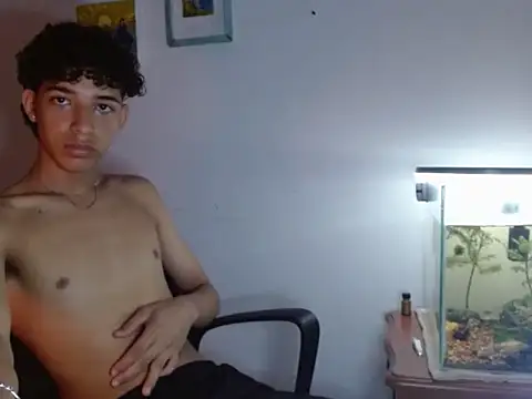 Snapshot of Xtremeplay_18 chatting on September 2025 08:48:02 PM Xtremeplay 18 online show from September 2025 08:48:02 PM