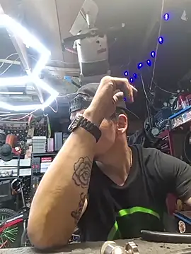 twistafatpipe online show from April 2026 10:04:01 PM