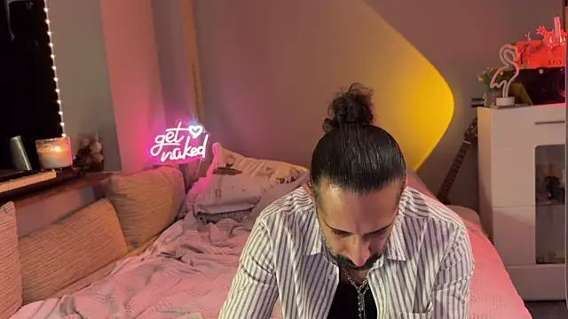 Secret Lovers1 online show from May 2026 07:19:01 PM
