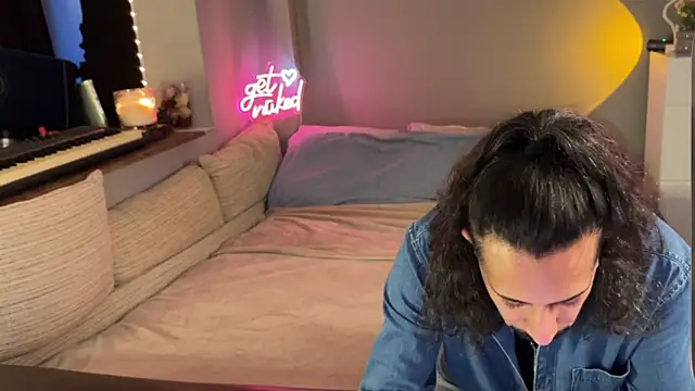 Secret Lovers1 online show from May 2026 05:38:01 PM