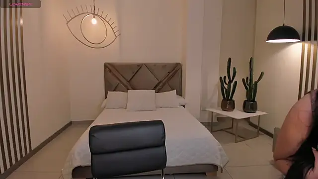 NovaSpencer online show from November 2025 08:30:01 PM