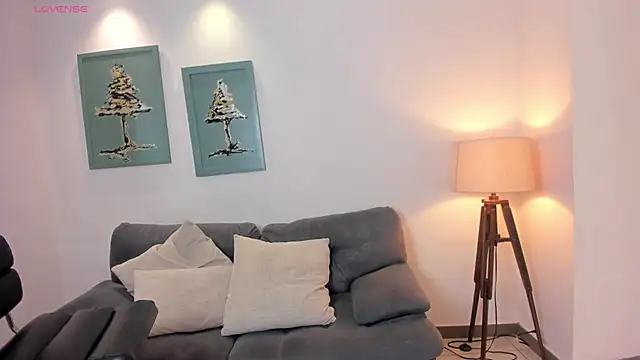 VeronicaBlue online show from October 2025 09:39:01 AM