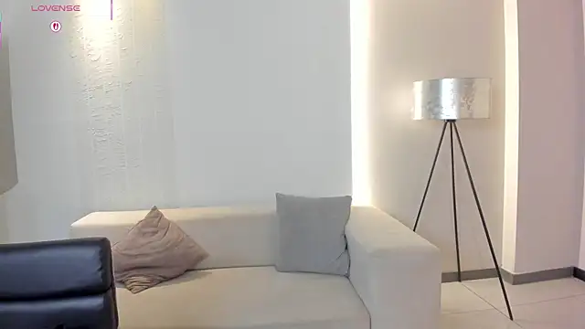 VeronicaBlue online show from November 2025 09:35:01 AM