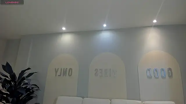 NataliaGaret online show from April 2026 10:43:01 AM