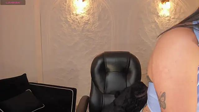 MilaColeman online show from November 2025 02:15:02 AM