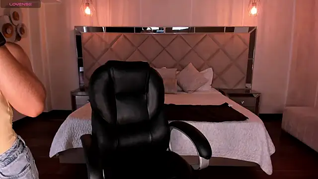 MilaColeman online show from November 2025 07:06:01 PM