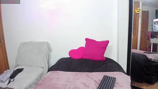 Snapshot of Ashley_Monroe chatting on November 2025 04:43:02 PM Ashley Monroe online show from November 2025 04:43:02 PM