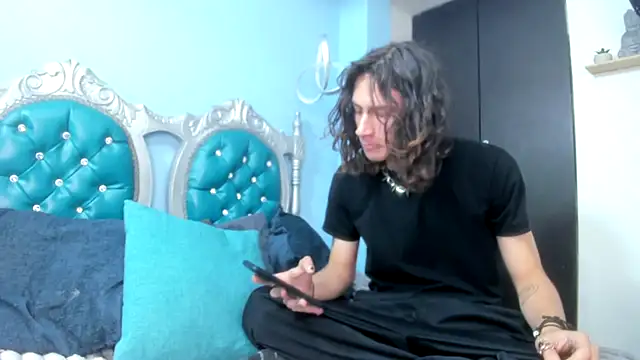 LUAUS18 online show from September 2025 04:35:02 AM