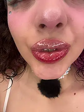 AriaHeavenss online show from December 2025 12:23:01 AM