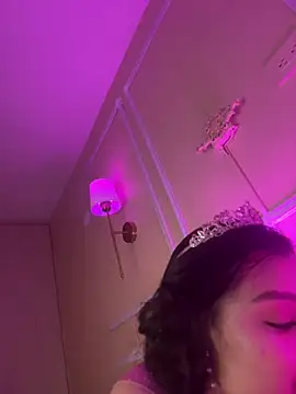 AriaHeavenss online show from November 2025 12:33:02 AM