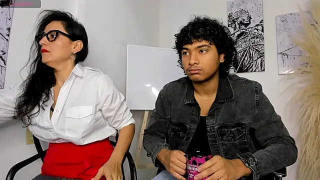 Snapshot of Miriam_milf chatting on October 2025 12:26:02 PM Miriam milf online show from October 2025 12:26:02 PM