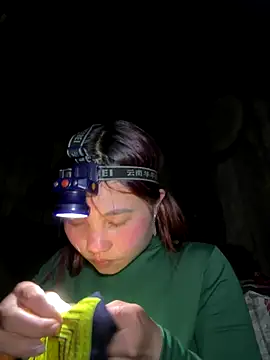 EllyBaby20 online show from December 2025 01:33:02 PM