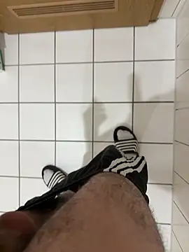 Dicksxd online show from November 2025 06:01:01 PM