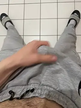 Dicksxd online show from April 2026 09:15:01 PM