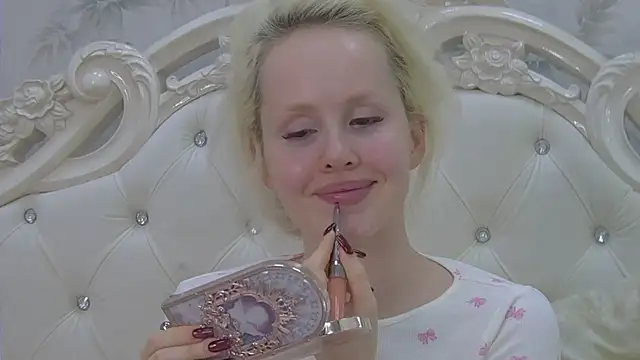 Snapshot of EllieFrosty_ chatting on February 2026 06:51:02 PM EllieFrosty online show from February 2026 06:51:02 PM