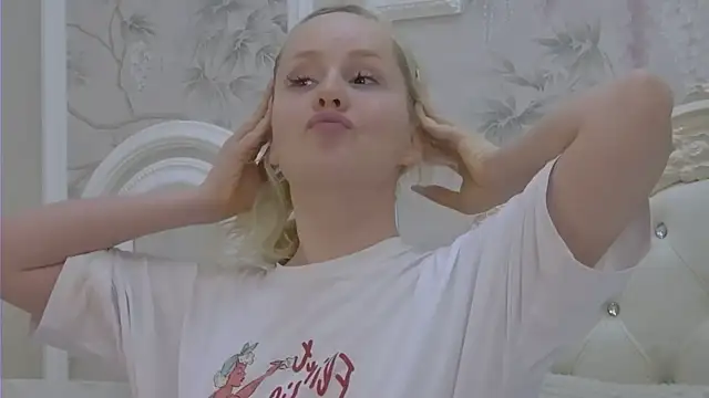 Snapshot of EllieFrosty_ chatting on July 2026 10:09:01 PM EllieFrosty online show from July 2026 10:09:01 PM