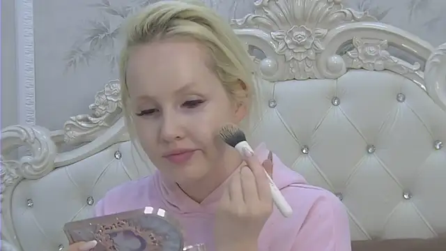 Snapshot of EllieFrosty_ chatting on June 2026 04:30:01 PM EllieFrosty online show from June 2026 04:30:01 PM