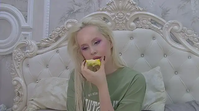 Snapshot of EllieFrosty_ chatting on January 2026 06:48:01 PM EllieFrosty online show from January 2026 06:48:01 PM