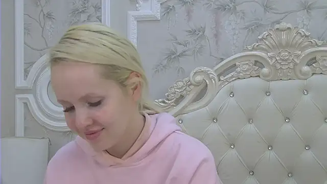 Snapshot of EllieFrosty_ chatting on June 2026 11:17:02 PM EllieFrosty online show from June 2026 11:17:02 PM