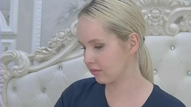 EllieFrosty  online show from April 2026 10:22:01 PM