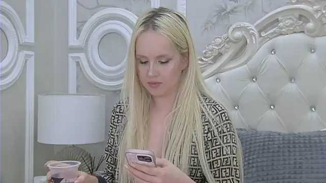 EllieFrosty  online show from April 2026 05:04:02 PM