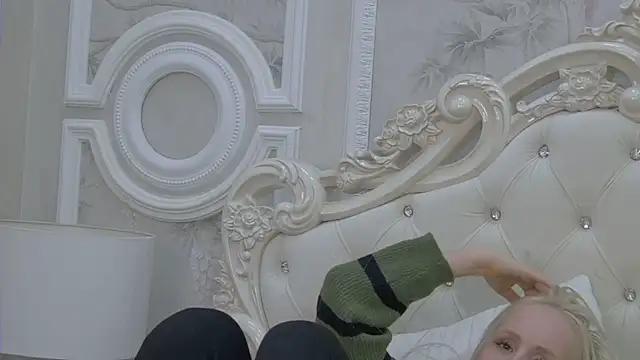 Snapshot of EllieFrosty_ chatting on February 2026 07:22:01 PM EllieFrosty online show from February 2026 07:22:01 PM