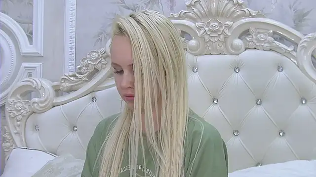 EllieFrosty  online show from November 2025 03:24:01 PM