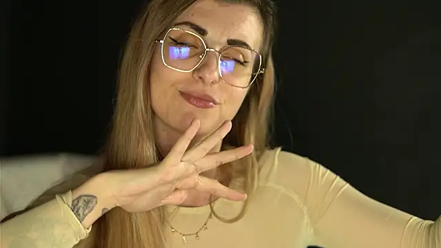 Snapshot of Tracyix chatting on May 2026 08:07:02 PM Tracyix online show from May 2026 08:07:02 PM