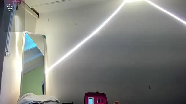AtheneaArbelaez  online show from October 2025 12:46:01 PM