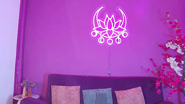 Snapshot of Maylu_Fox chatting on January 2026 05:27:02 PM Maylu Fox online show from January 2026 05:27:02 PM